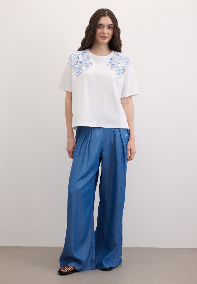 Футболка с вышивкой