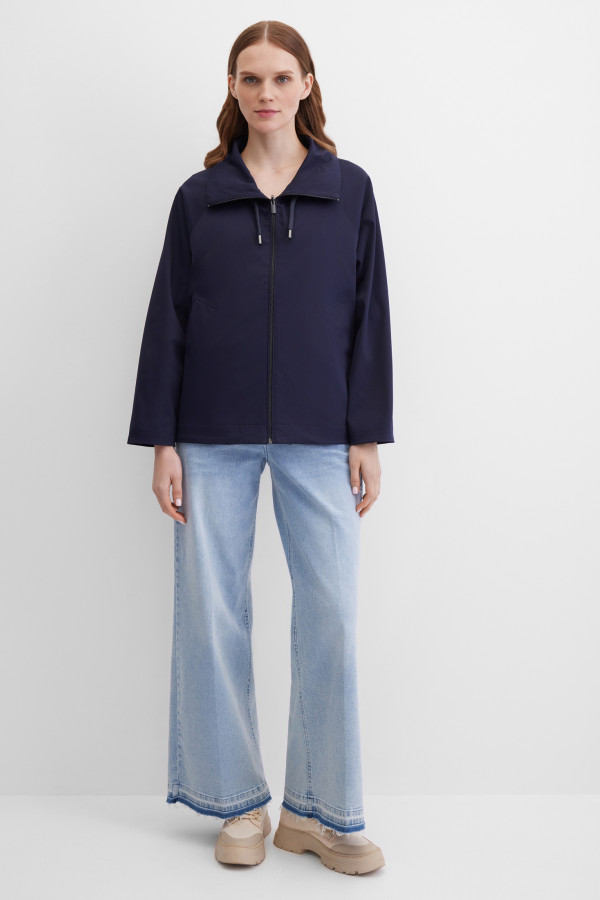 Куртка-ветровка с капюшоном