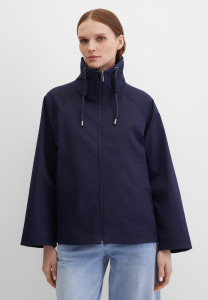 Куртка-ветровка с капюшоном