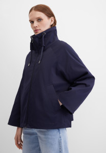 Куртка-ветровка с капюшоном