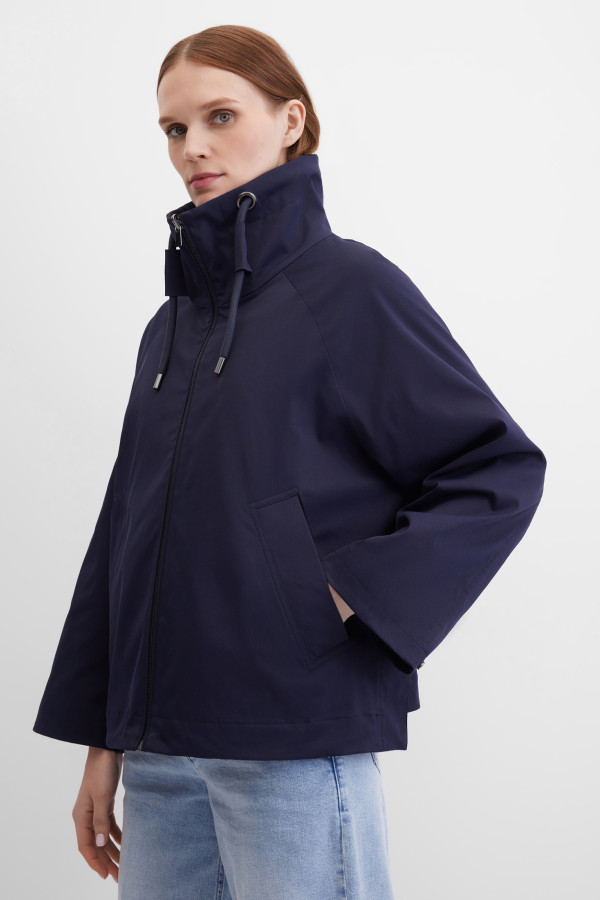 Куртка-ветровка с капюшоном