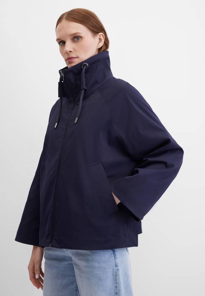 Куртка-ветровка с капюшоном