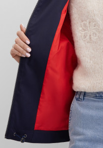 Куртка-ветровка с капюшоном