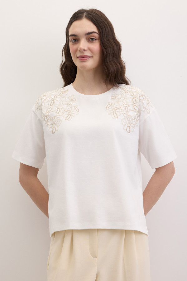 Футболка с вышивкой
