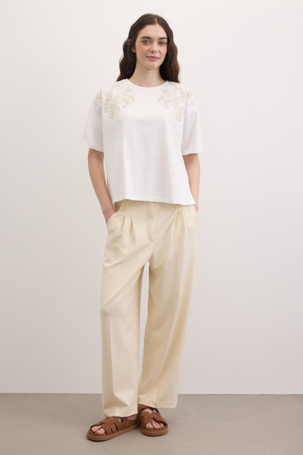 Футболка с вышивкой