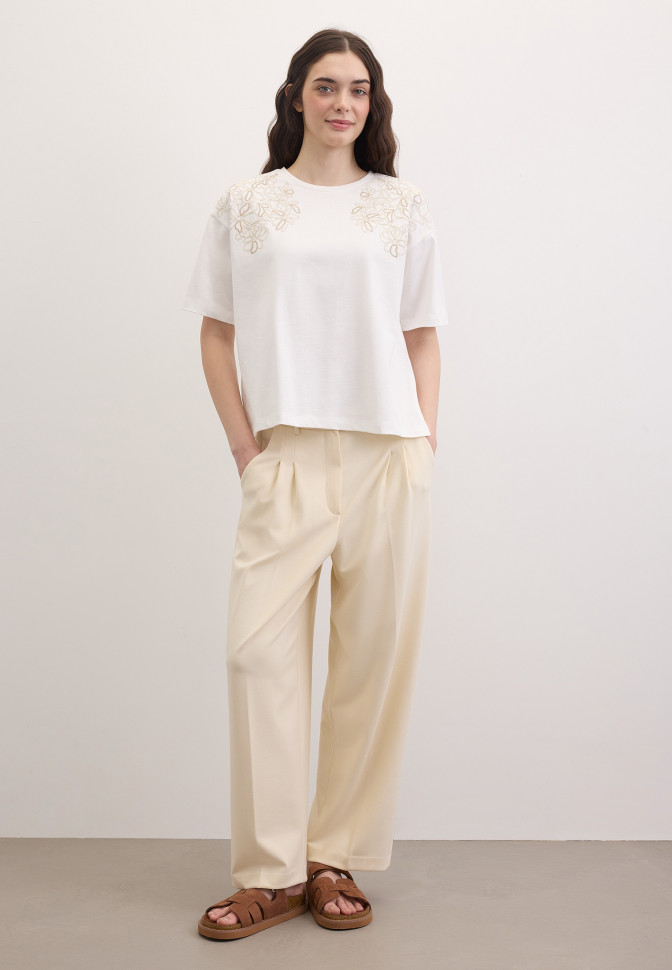 Футболка с вышивкой