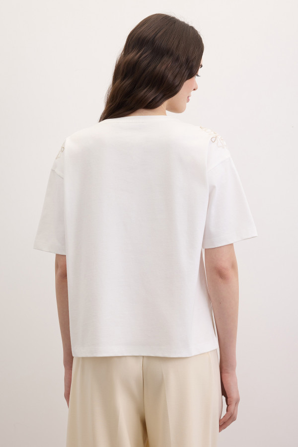 Футболка с вышивкой