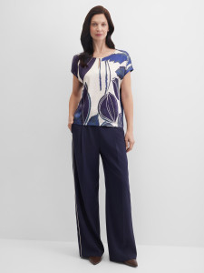 Футболка с абстрактным принтом