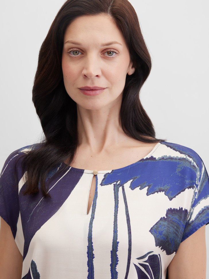 Футболка с абстрактным принтом