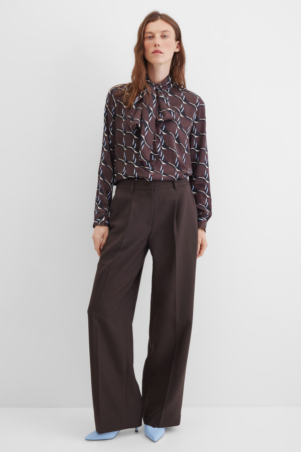 Брюки широкие с защипами