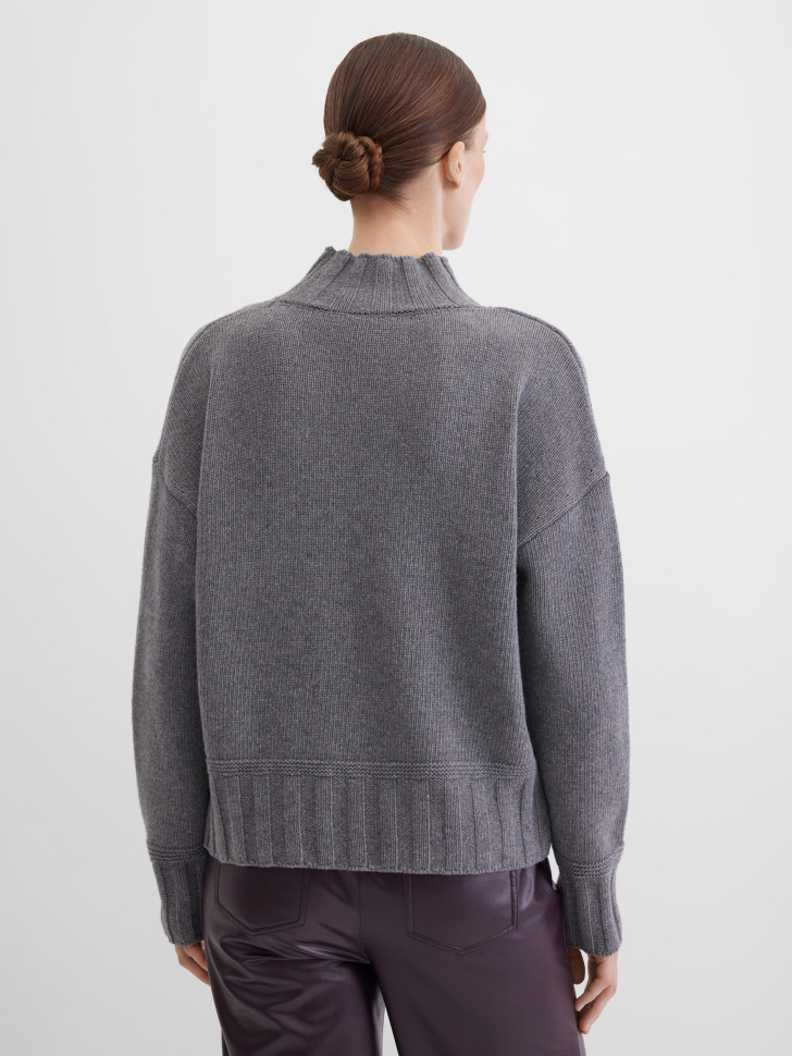 Джемпер вязаный с горлом