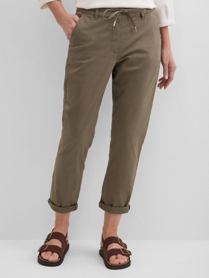 Брюки чинос зауженные