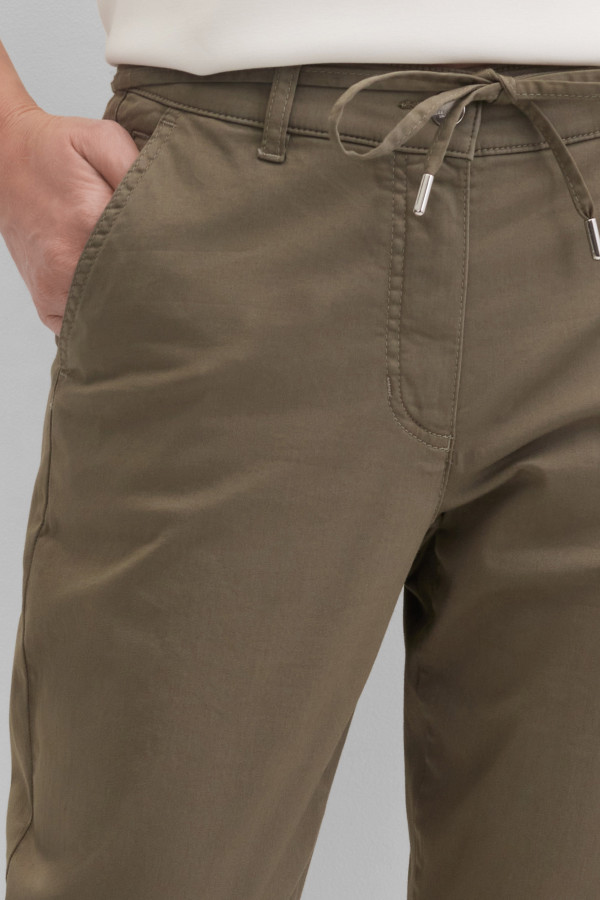 Брюки чинос зауженные