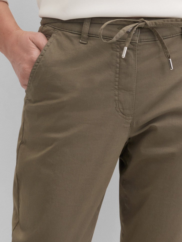 Брюки чинос зауженные