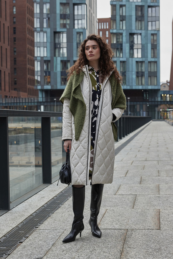 Пальто стеганое с капюшоном
