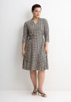 Платье с V-образным вырезом