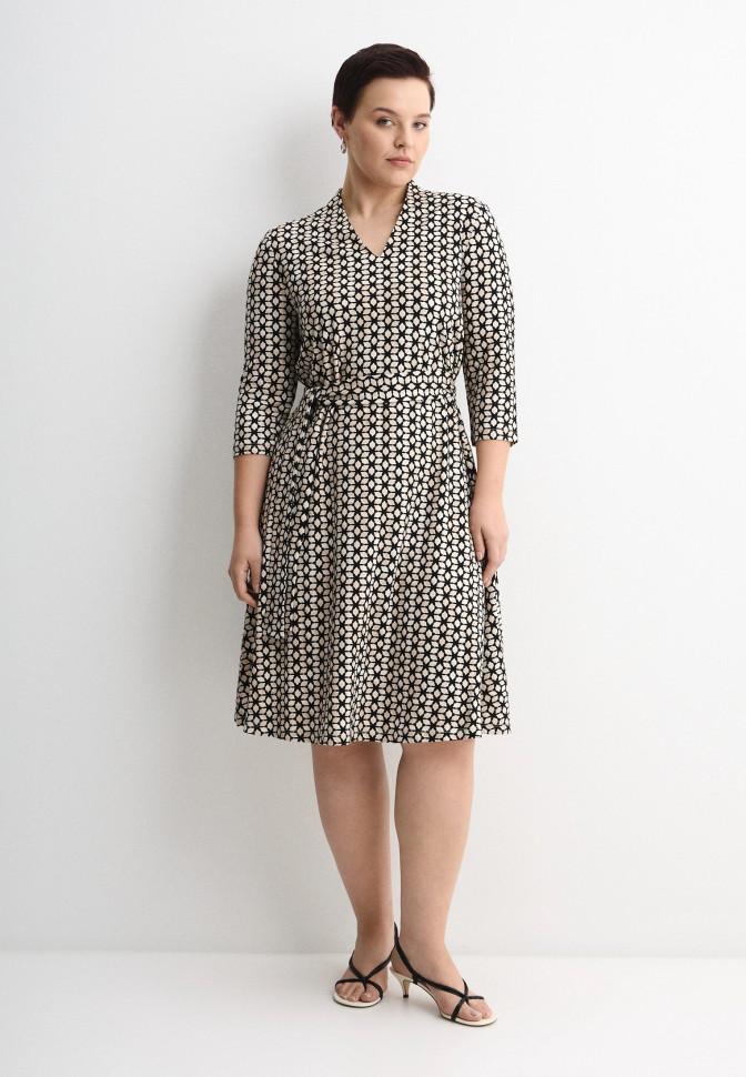 Платье с V-образным вырезом