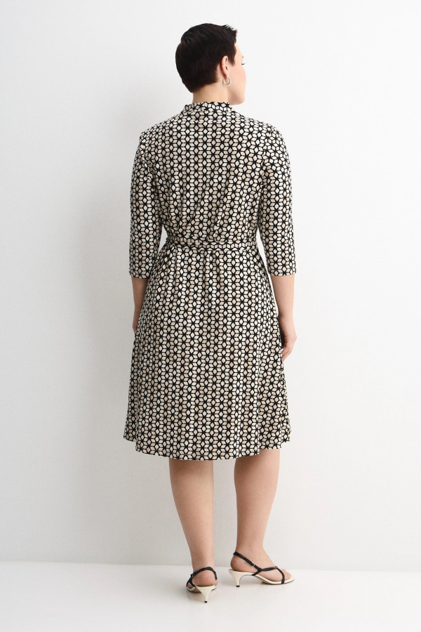 Платье с V-образным вырезом