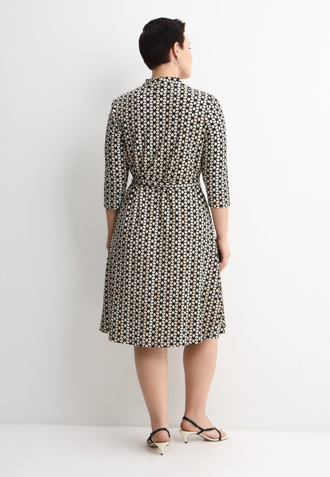 Платье с V-образным вырезом