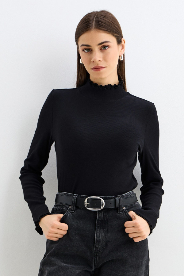 Водолазка полуприлегающего силуэта