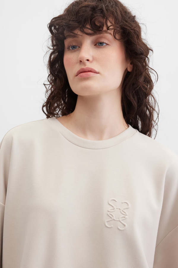 Свитшот свободного кроя