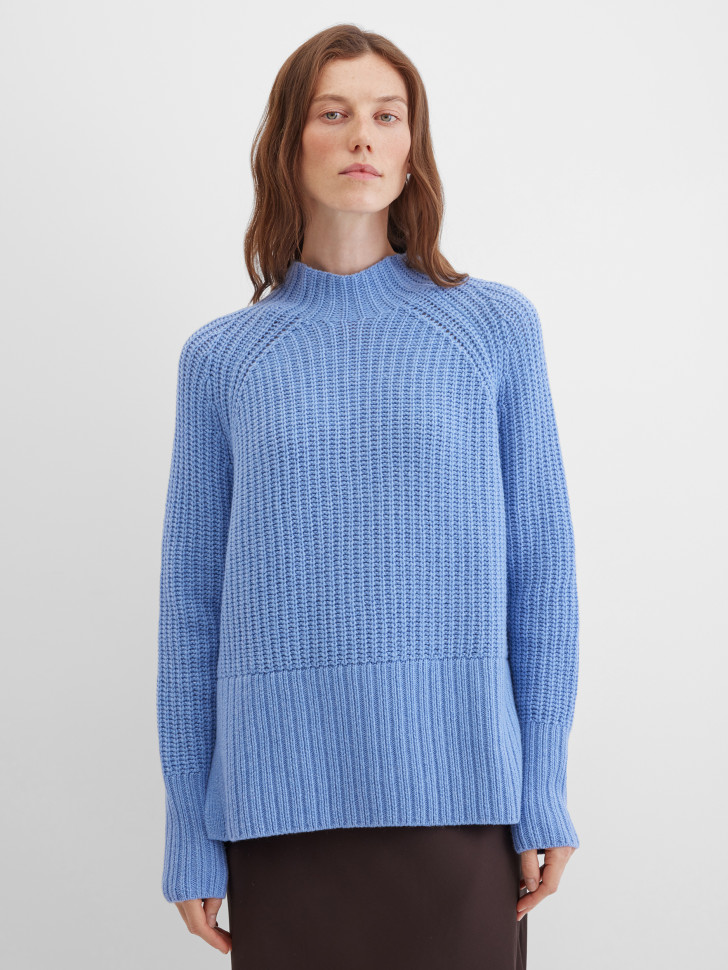 Свитер с разрезами сбоку