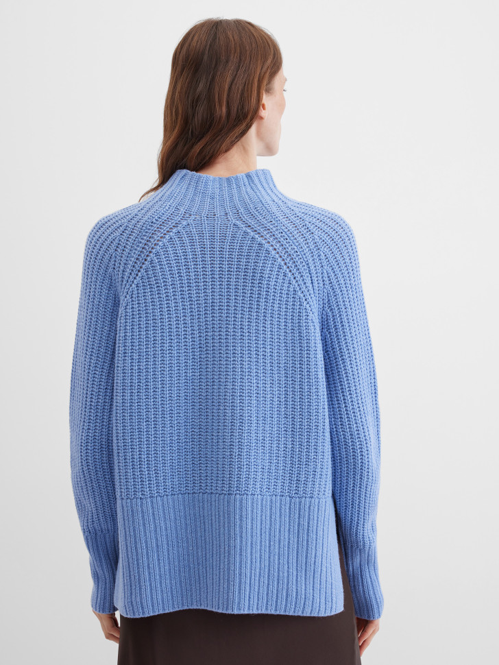 Свитер с разрезами сбоку