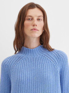 Свитер с разрезами сбоку