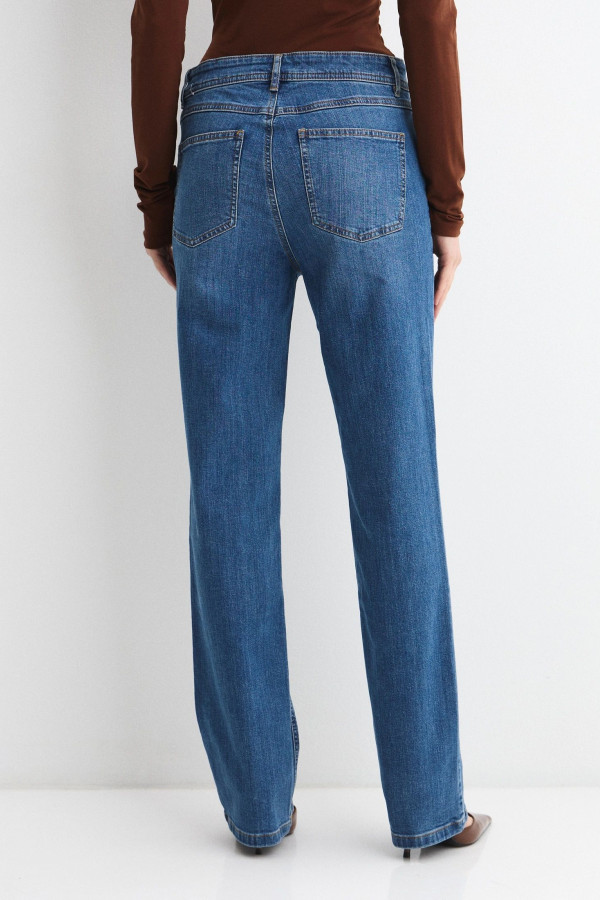 Джинсы прямого кроя