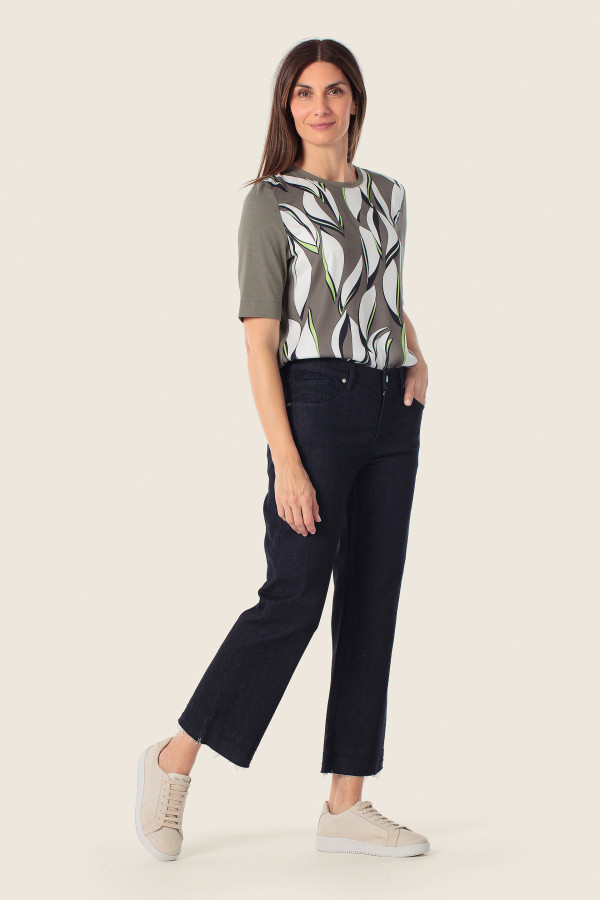 Футболка с растительным принтом