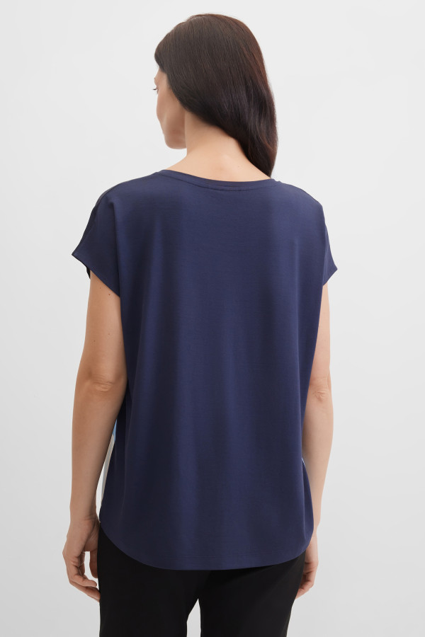 Футболка с абстрактным принтом