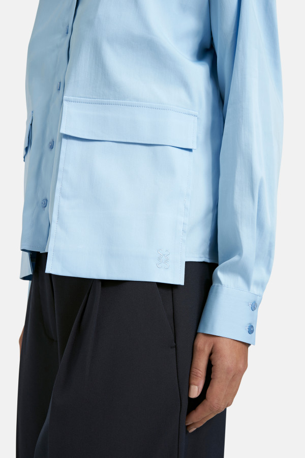 Рубашка с накладными карманами